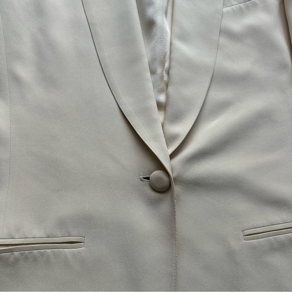 Vintage Ann Taylor 100% Silk Blazer Jacket Butter Yellow Sz 2 - Picture 4 of 8